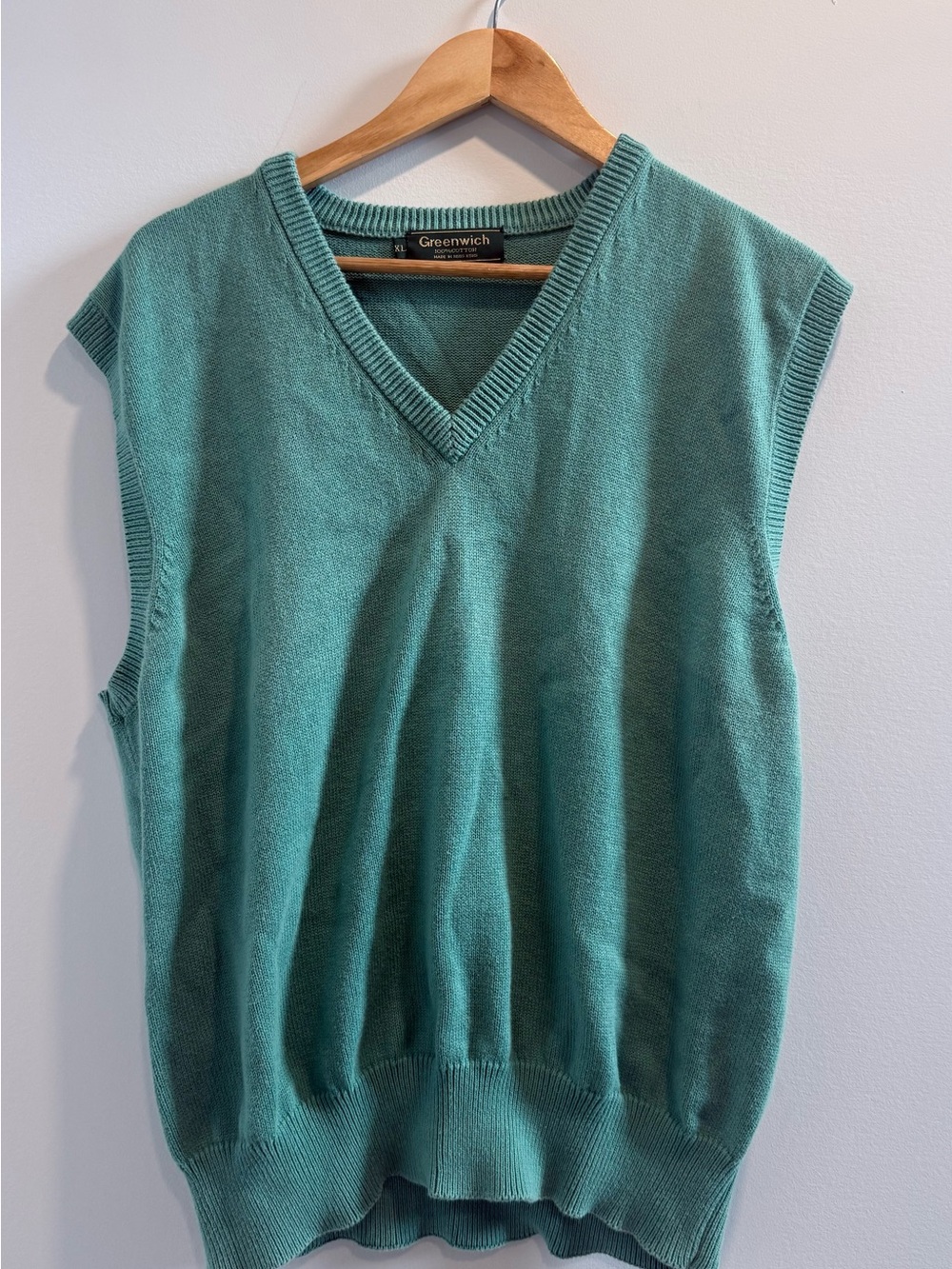 green V-neck sweater vest from the brand Greenwich 100% cotton